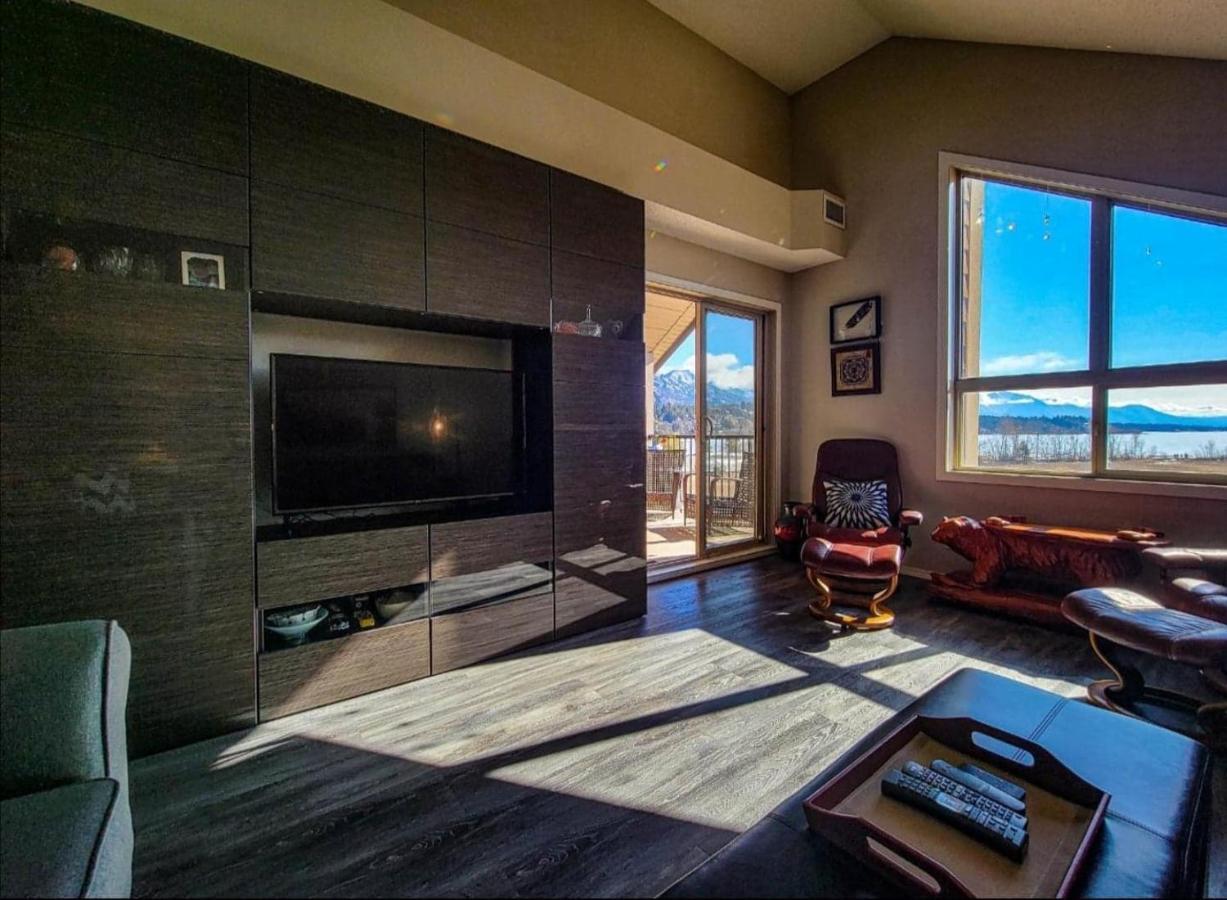 Mountain Getaway Condo - 5 Min Walk To The Beach! Invermere Bagian luar foto