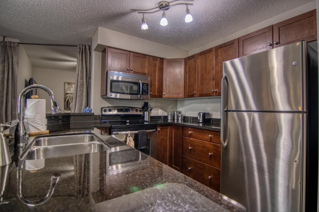Mountain Getaway Condo - 5 Min Walk To The Beach! Invermere Bagian luar foto