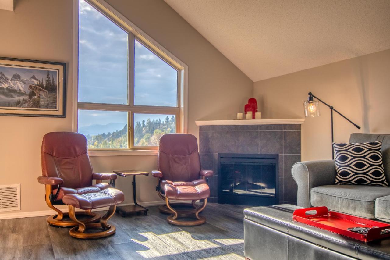 Mountain Getaway Condo - 5 Min Walk To The Beach! Invermere Bagian luar foto