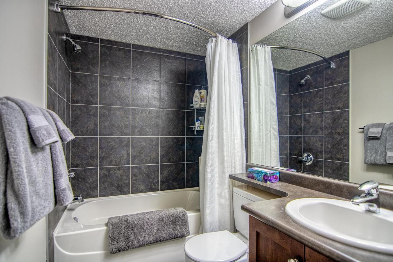 Mountain Getaway Condo - 5 Min Walk To The Beach! Invermere Bagian luar foto