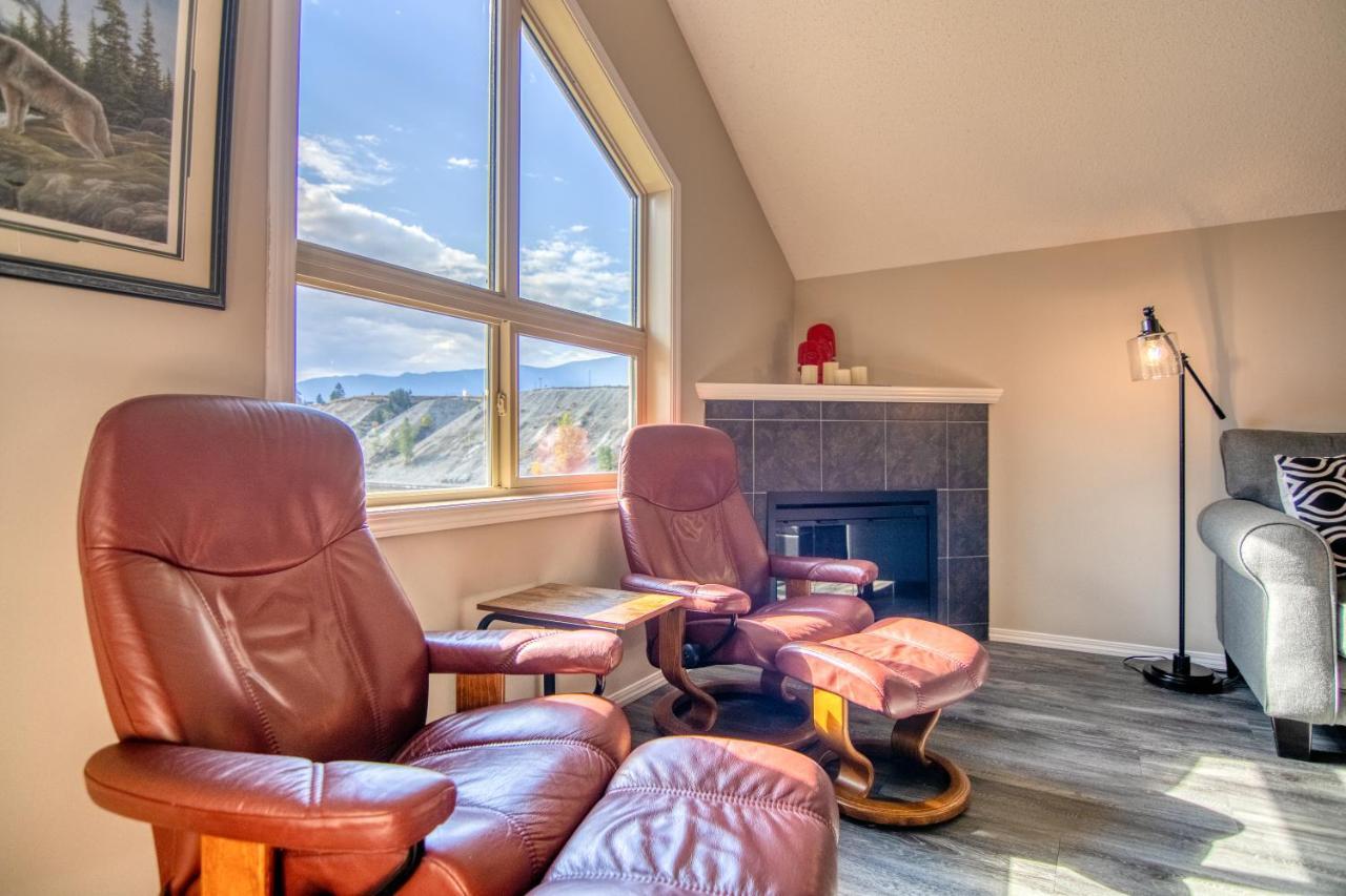 Mountain Getaway Condo - 5 Min Walk To The Beach! Invermere Bagian luar foto