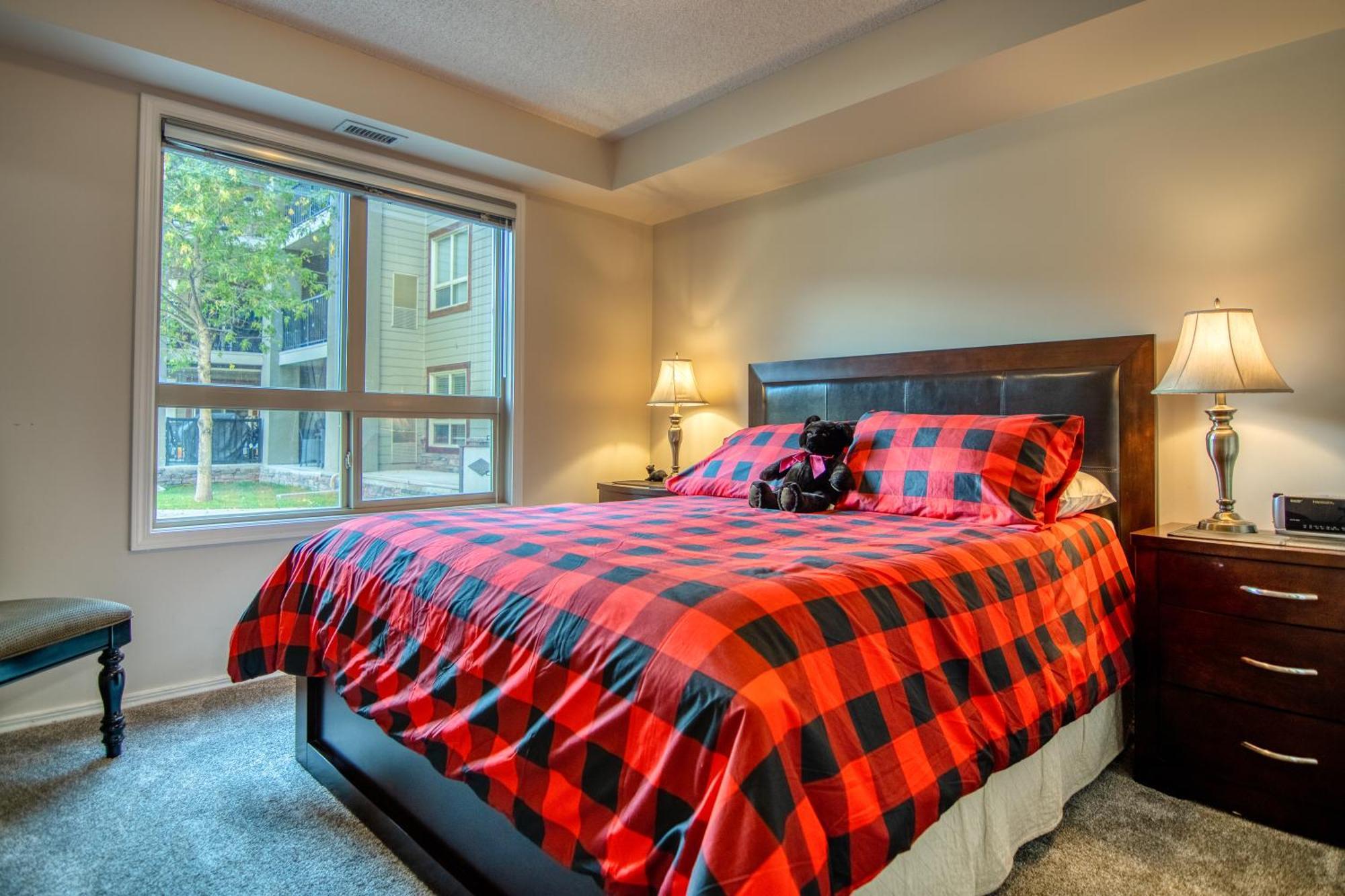Mountain Getaway Condo - 5 Min Walk To The Beach! Invermere Bagian luar foto