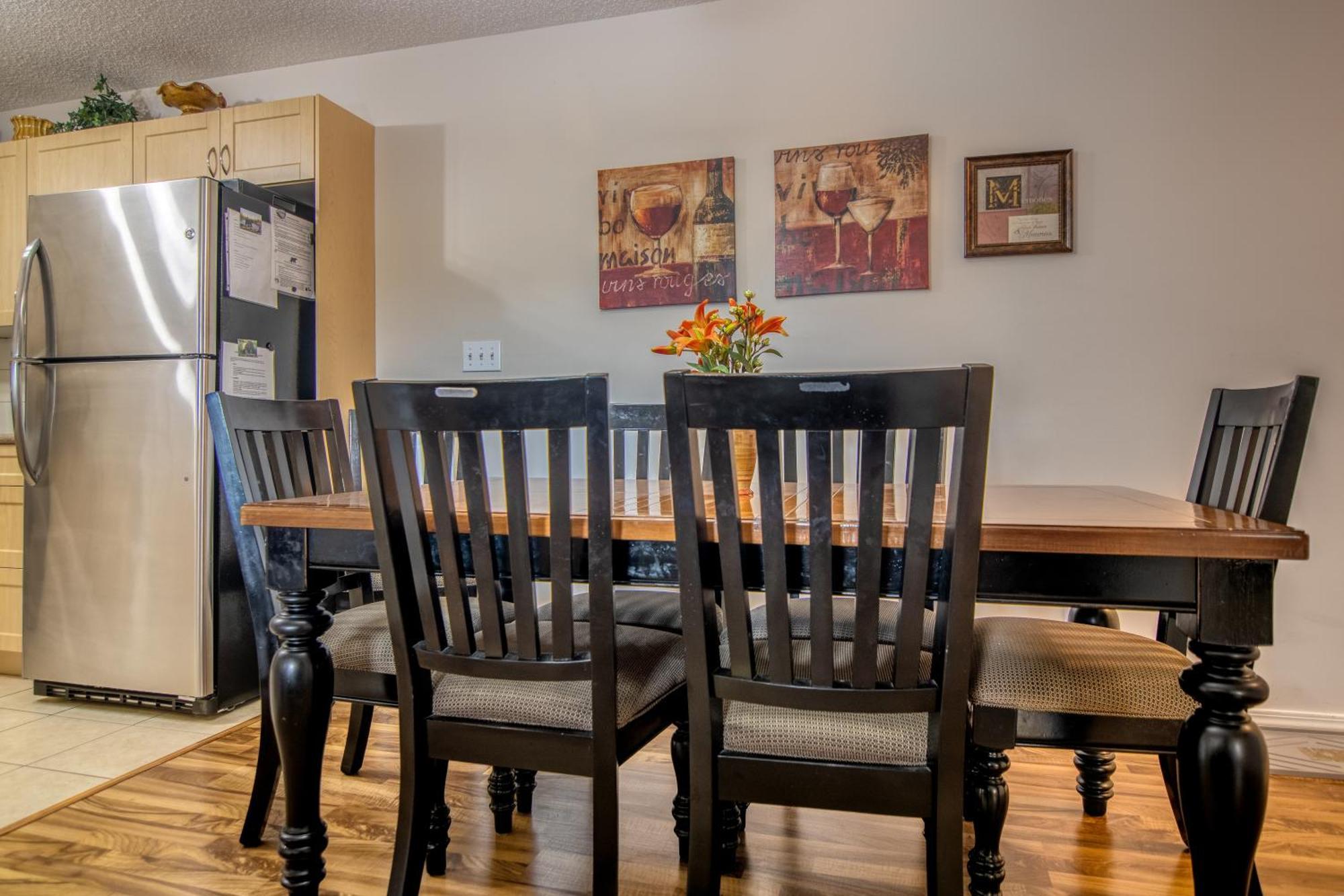 Mountain Getaway Condo - 5 Min Walk To The Beach! Invermere Bagian luar foto