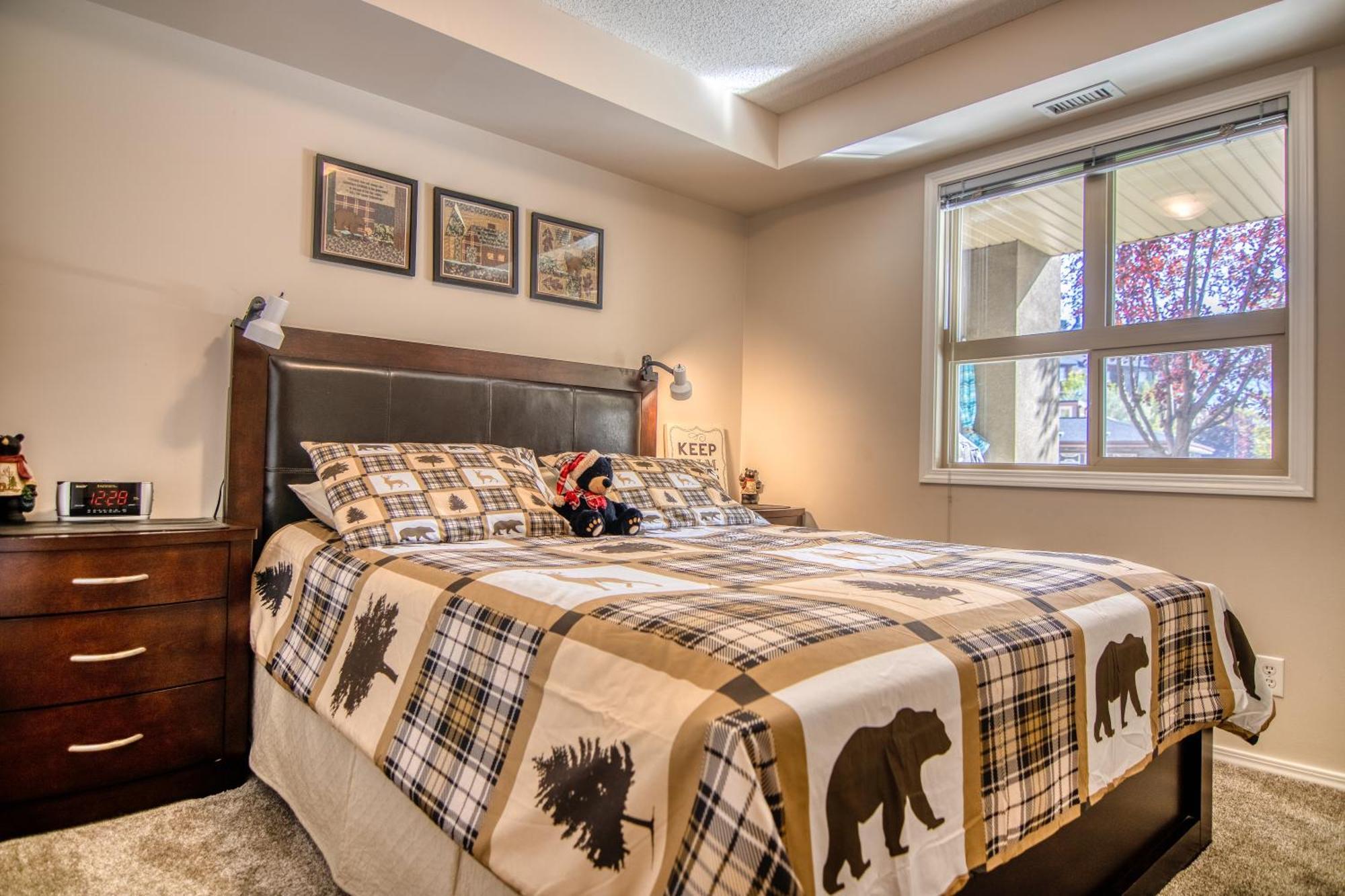 Mountain Getaway Condo - 5 Min Walk To The Beach! Invermere Bagian luar foto